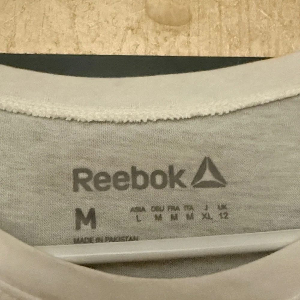 BNWT White Reebok long sleeve shirt - Picture 3 of 4